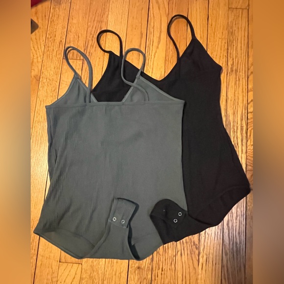 2-Pack Ribbed Bodysuit Olive Green and Black - Picture 2 of 5